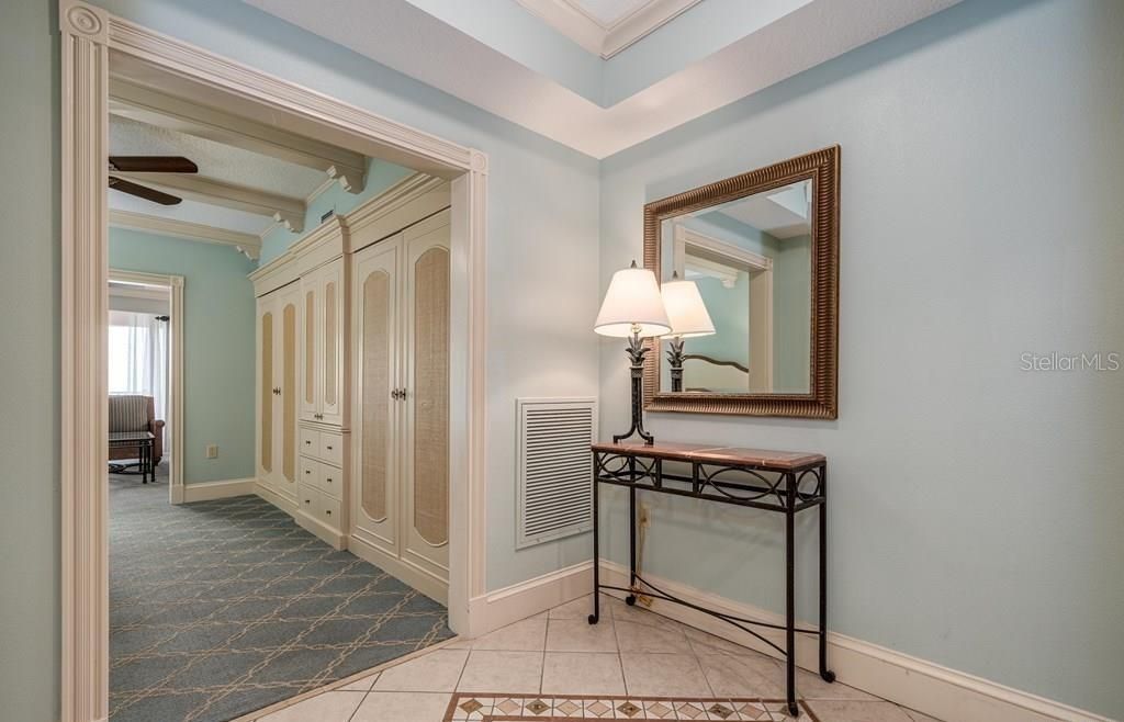 For Sale: $320,000 (1 beds, 1 baths, 678 Square Feet)