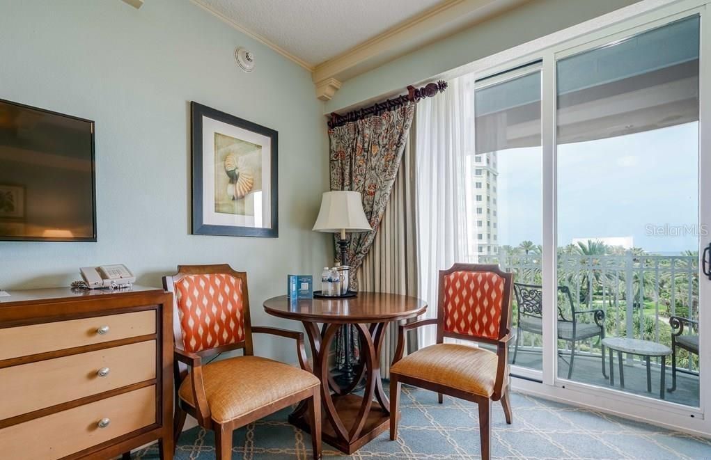 For Sale: $320,000 (1 beds, 1 baths, 678 Square Feet)