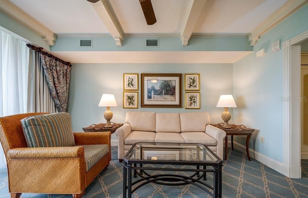 For Sale: $320,000 (1 beds, 1 baths, 678 Square Feet)