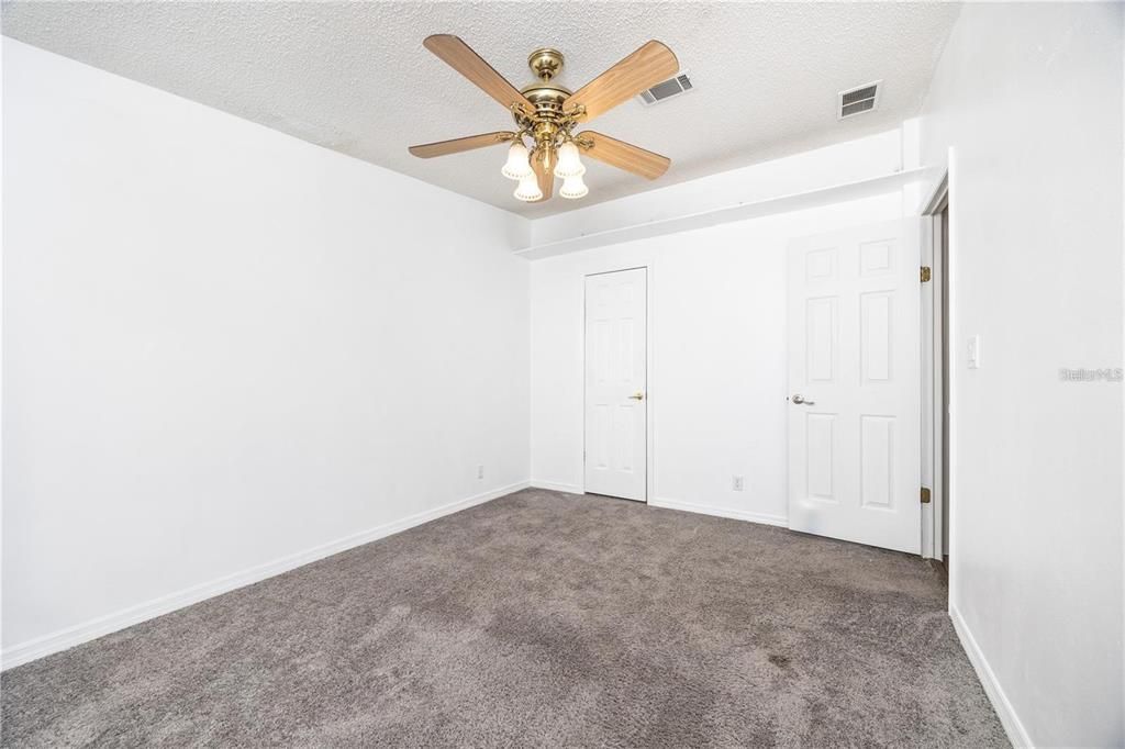 For Sale: $300,000 (3 beds, 2 baths, 1951 Square Feet)
