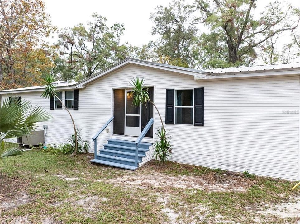 For Sale: $300,000 (3 beds, 2 baths, 1951 Square Feet)