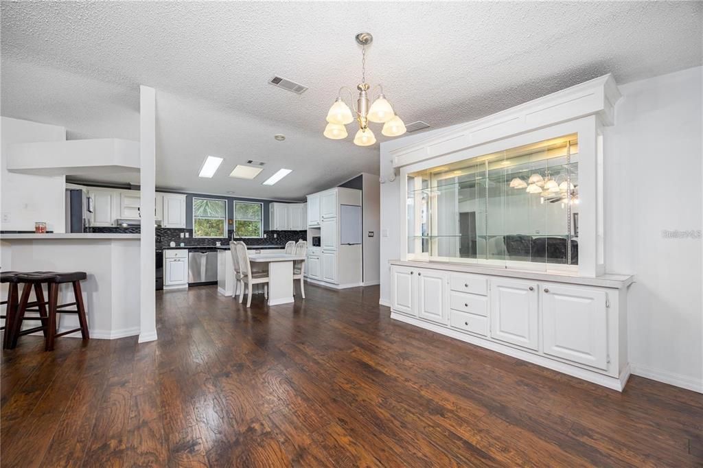For Sale: $300,000 (3 beds, 2 baths, 1951 Square Feet)