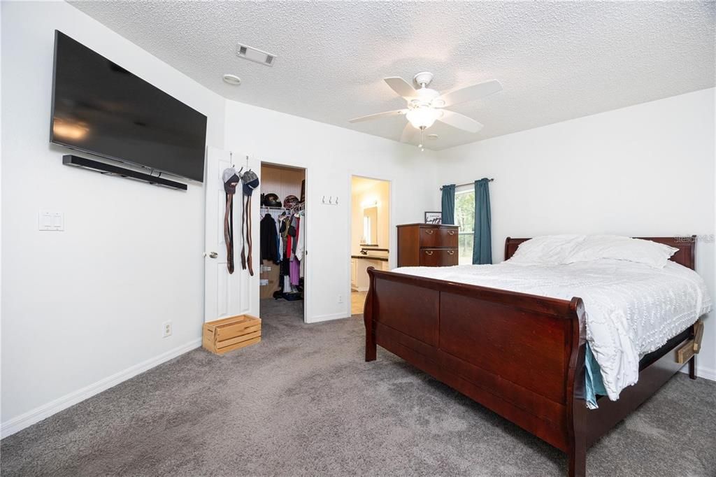 For Sale: $300,000 (3 beds, 2 baths, 1951 Square Feet)