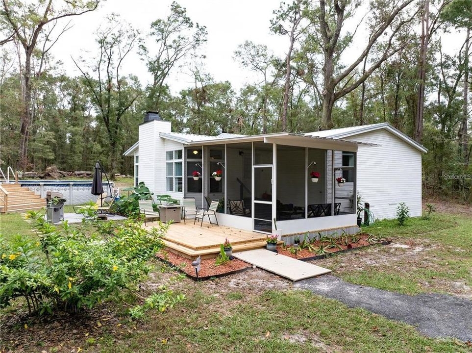 For Sale: $300,000 (3 beds, 2 baths, 1951 Square Feet)