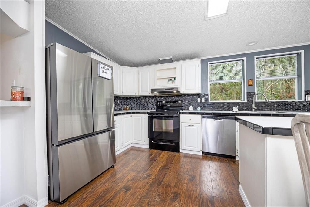 For Sale: $300,000 (3 beds, 2 baths, 1951 Square Feet)