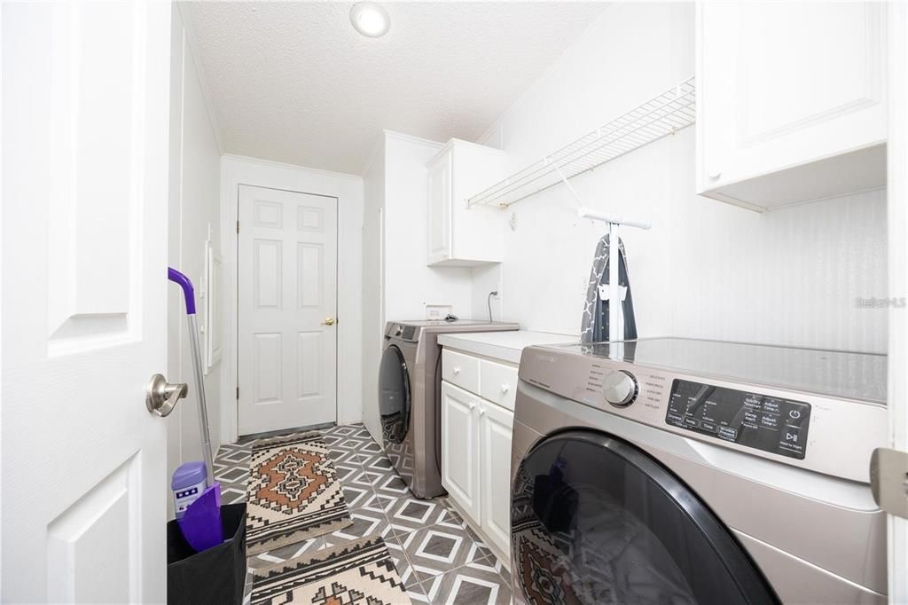 For Sale: $300,000 (3 beds, 2 baths, 1951 Square Feet)