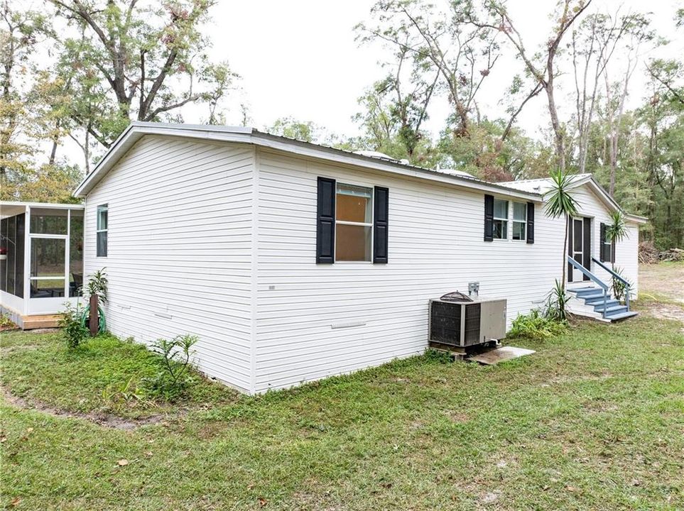 For Sale: $300,000 (3 beds, 2 baths, 1951 Square Feet)