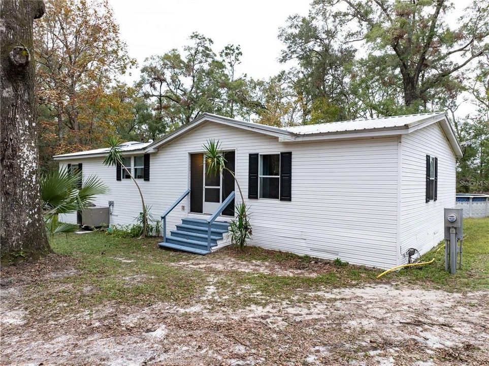 For Sale: $300,000 (3 beds, 2 baths, 1951 Square Feet)
