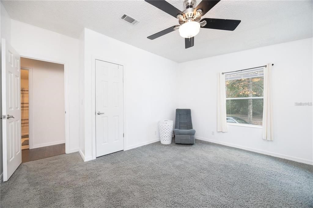 For Sale: $300,000 (3 beds, 2 baths, 1951 Square Feet)