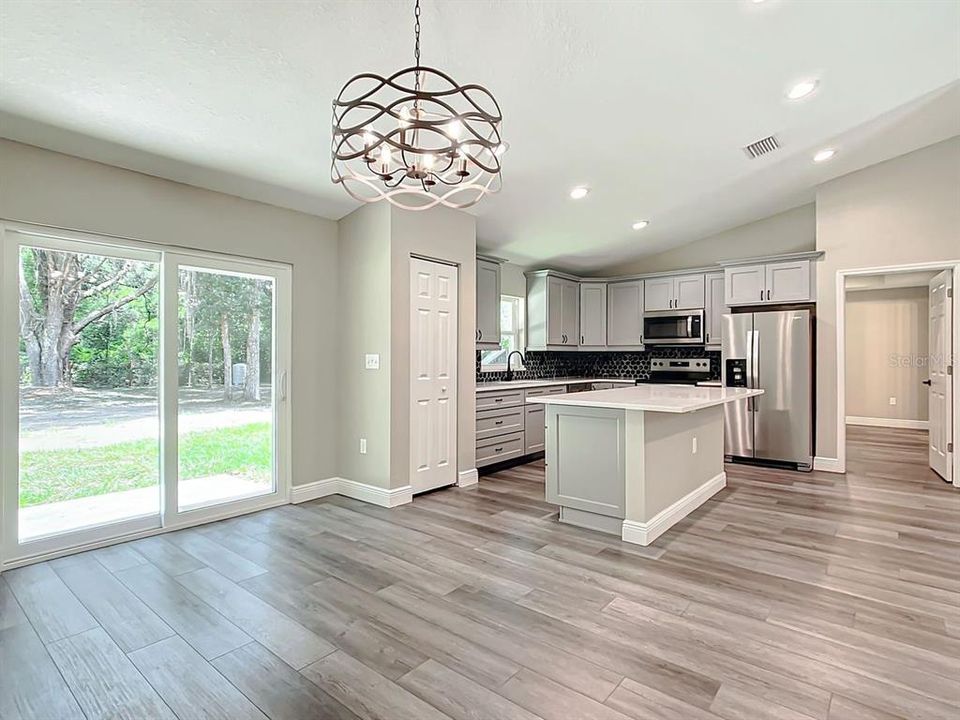For Sale: $339,900 (3 beds, 2 baths, 1396 Square Feet)