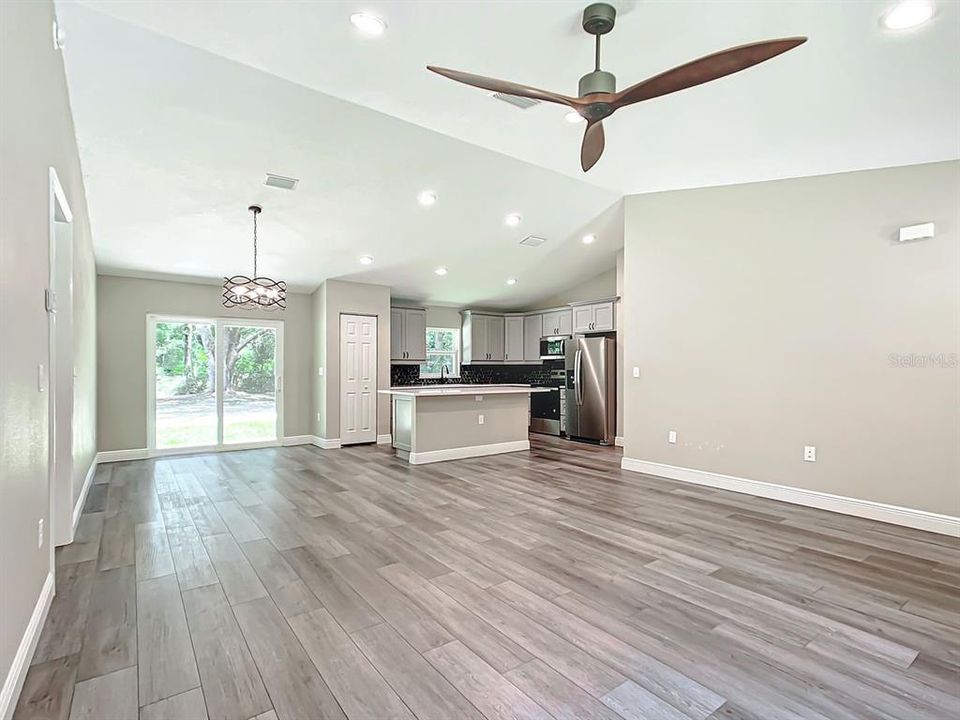 For Sale: $339,900 (3 beds, 2 baths, 1396 Square Feet)