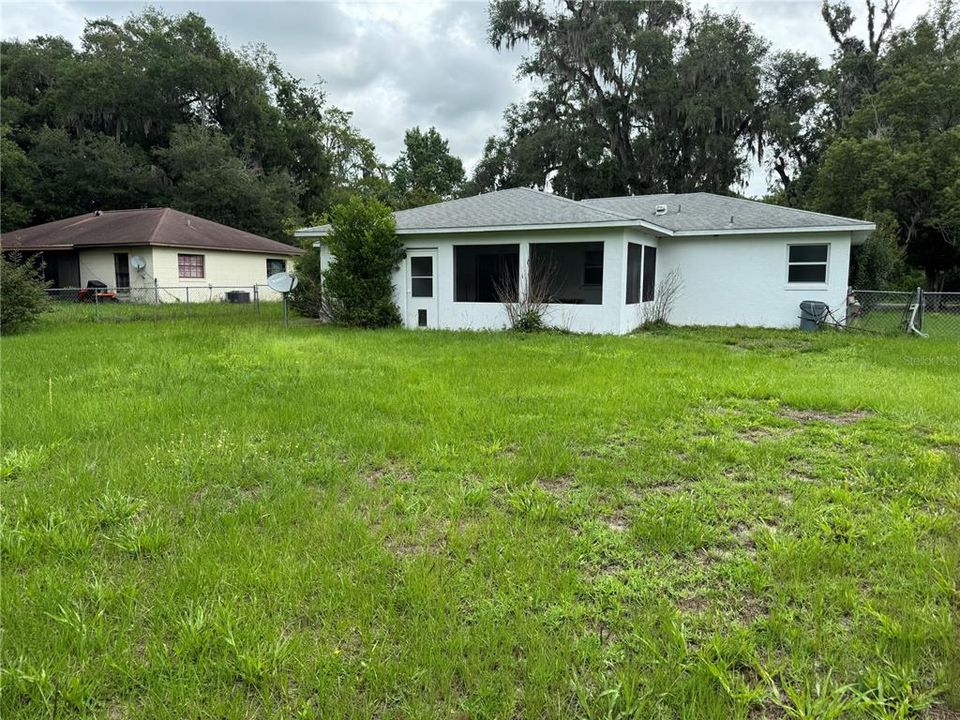 For Sale: $199,999 (3 beds, 2 baths, 1281 Square Feet)