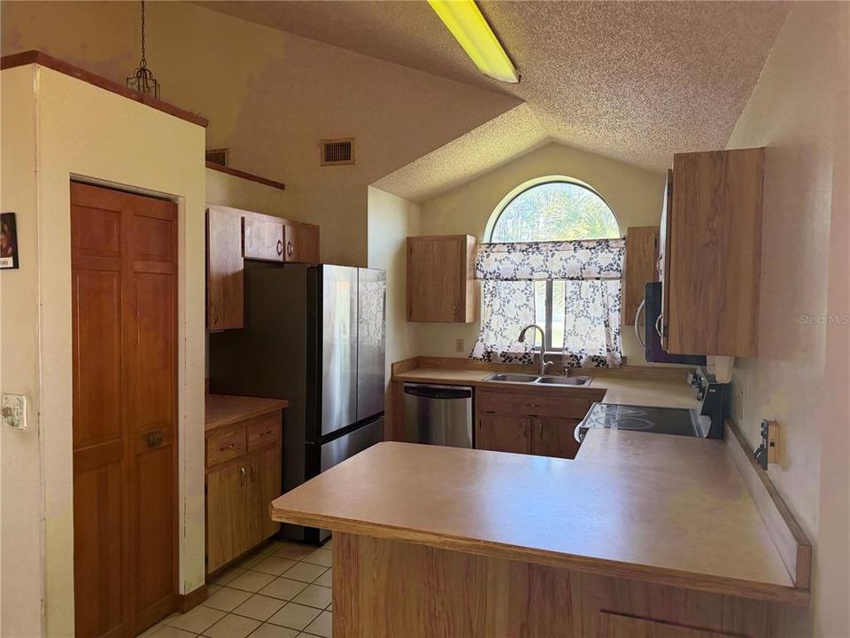 На продажу: $299,000 (3 спален, 2 ванн, 1489 Квадратных фут)