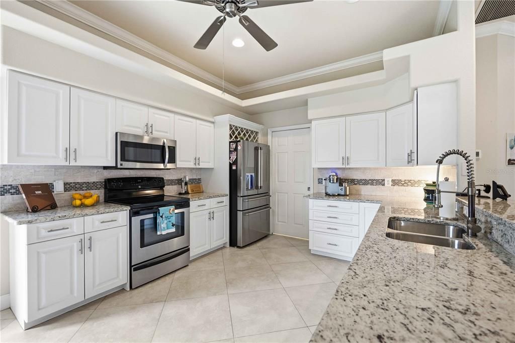 For Sale: $439,900 (3 beds, 2 baths, 2085 Square Feet)