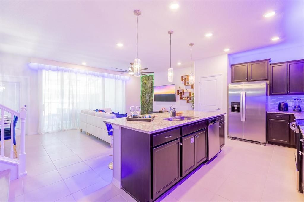 For Sale: $535,000 (5 beds, 4 baths, 2293 Square Feet)