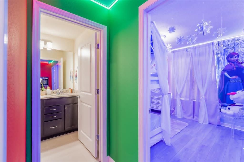 For Sale: $535,000 (5 beds, 4 baths, 2293 Square Feet)