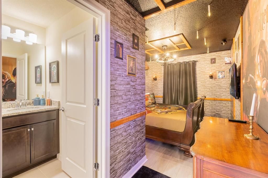 For Sale: $535,000 (5 beds, 4 baths, 2293 Square Feet)