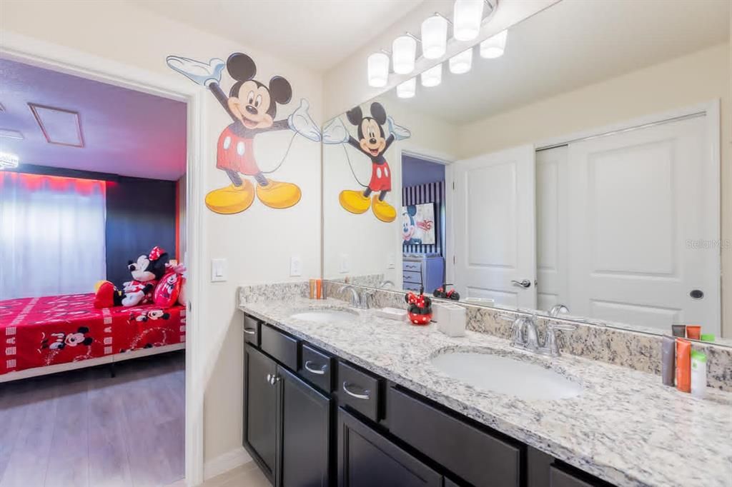 For Sale: $535,000 (5 beds, 4 baths, 2293 Square Feet)