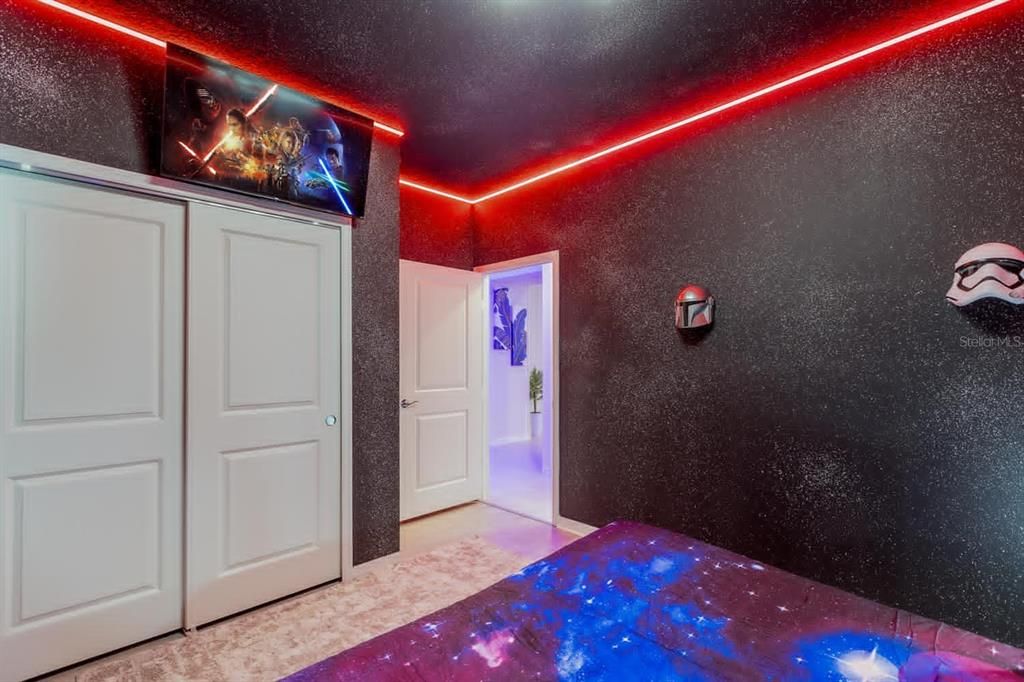 For Sale: $535,000 (5 beds, 4 baths, 2293 Square Feet)