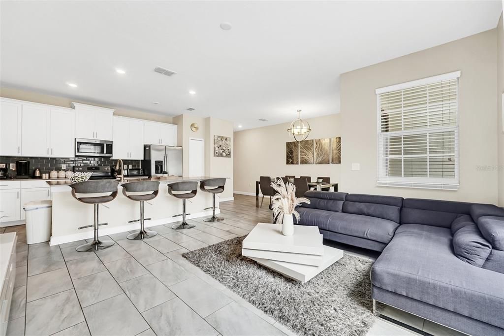 En Venta: $355,000 (4 camas, 3 baños, 1902 Pies cuadrados)
