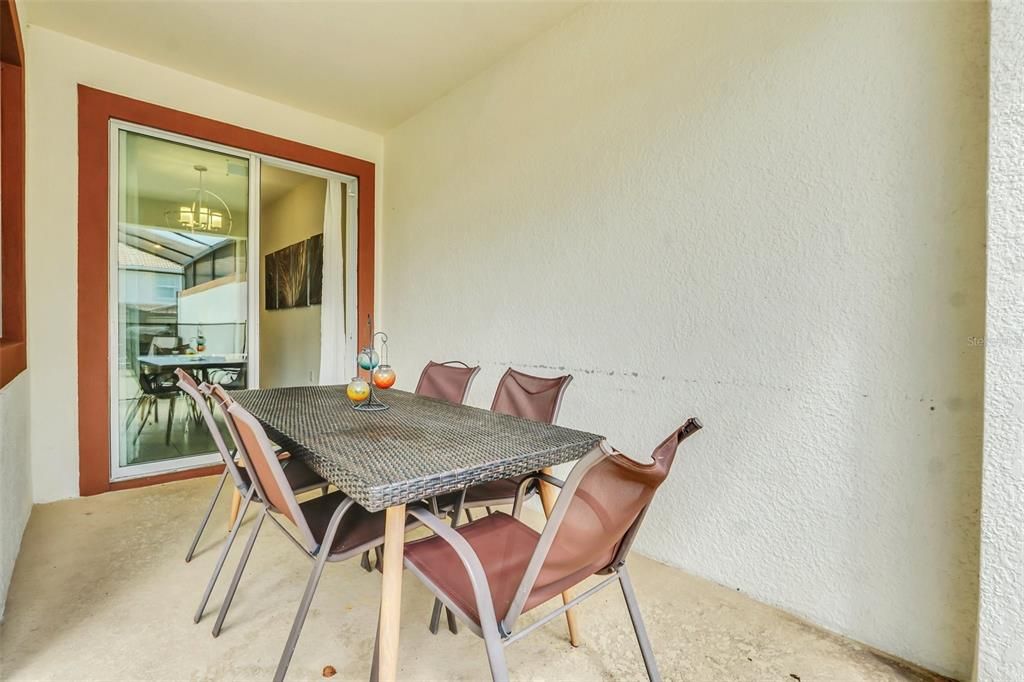En Venta: $355,000 (4 camas, 3 baños, 1902 Pies cuadrados)