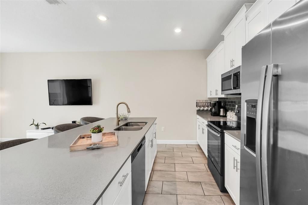 En Venta: $355,000 (4 camas, 3 baños, 1902 Pies cuadrados)