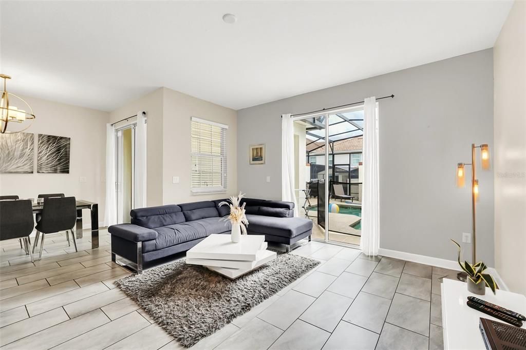 En Venta: $355,000 (4 camas, 3 baños, 1902 Pies cuadrados)