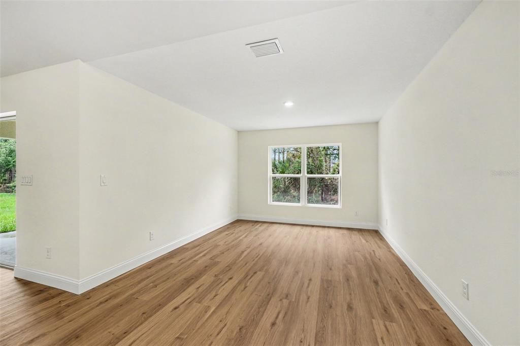 Active With Contract: $324,900 (4 beds, 2 baths, 1986 Square Feet)