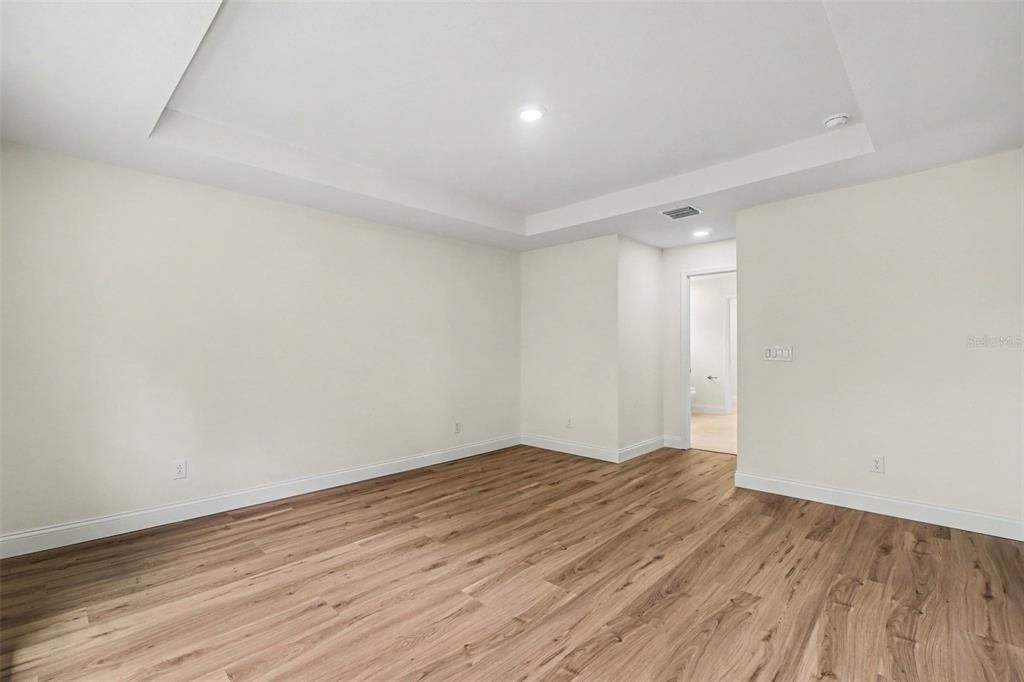 Active With Contract: $324,900 (4 beds, 2 baths, 1986 Square Feet)