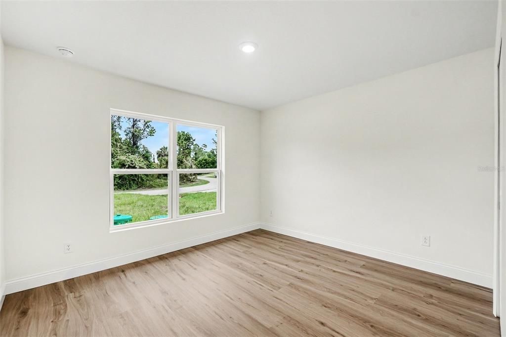 Active With Contract: $324,900 (4 beds, 2 baths, 1986 Square Feet)