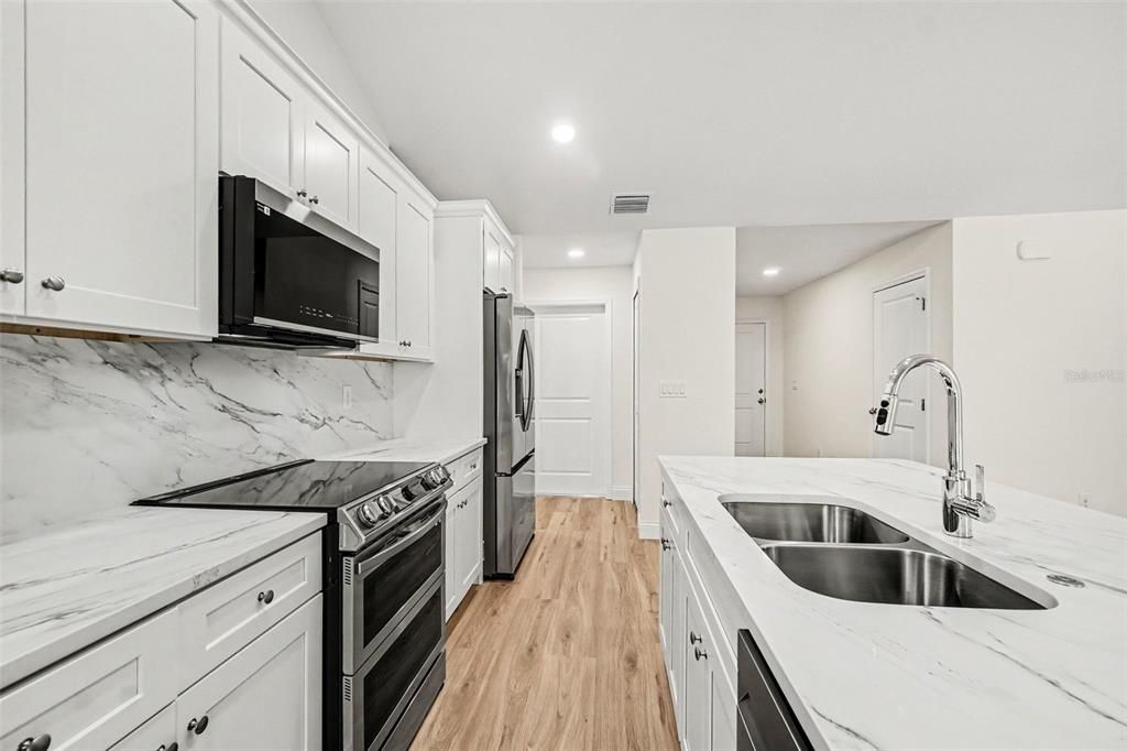 Active With Contract: $324,900 (4 beds, 2 baths, 1986 Square Feet)
