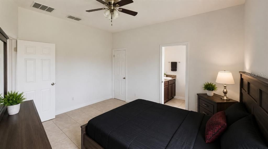 For Sale: $525,000 (6 beds, 0 baths, 2580 Square Feet)