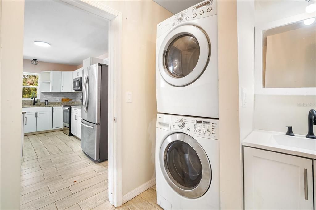 For Sale: $225,000 (2 beds, 1 baths, 1136 Square Feet)
