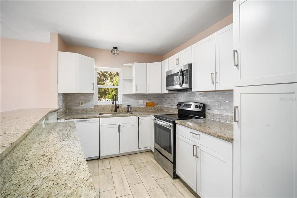 For Sale: $225,000 (2 beds, 1 baths, 1136 Square Feet)