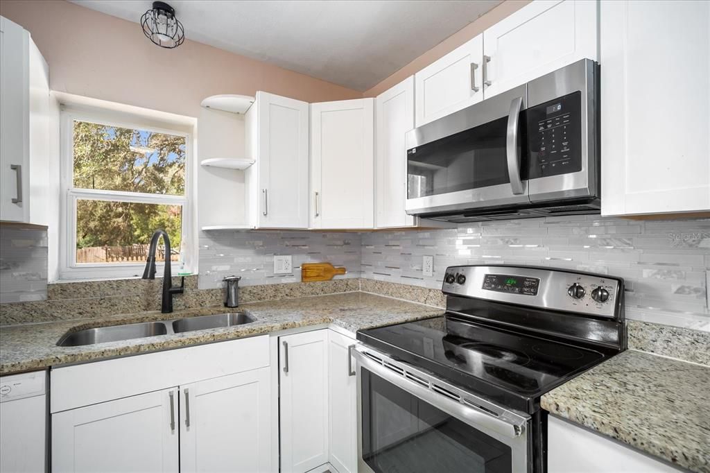 For Sale: $225,000 (2 beds, 1 baths, 1136 Square Feet)