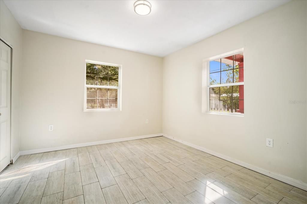 For Sale: $225,000 (2 beds, 1 baths, 1136 Square Feet)