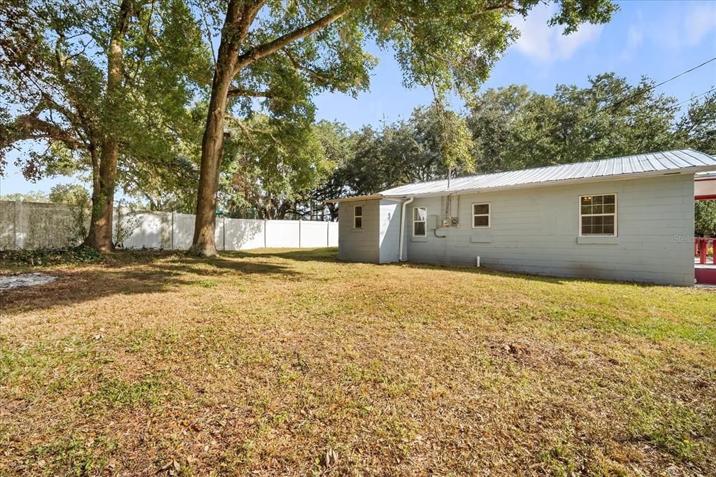 For Sale: $225,000 (2 beds, 1 baths, 1136 Square Feet)