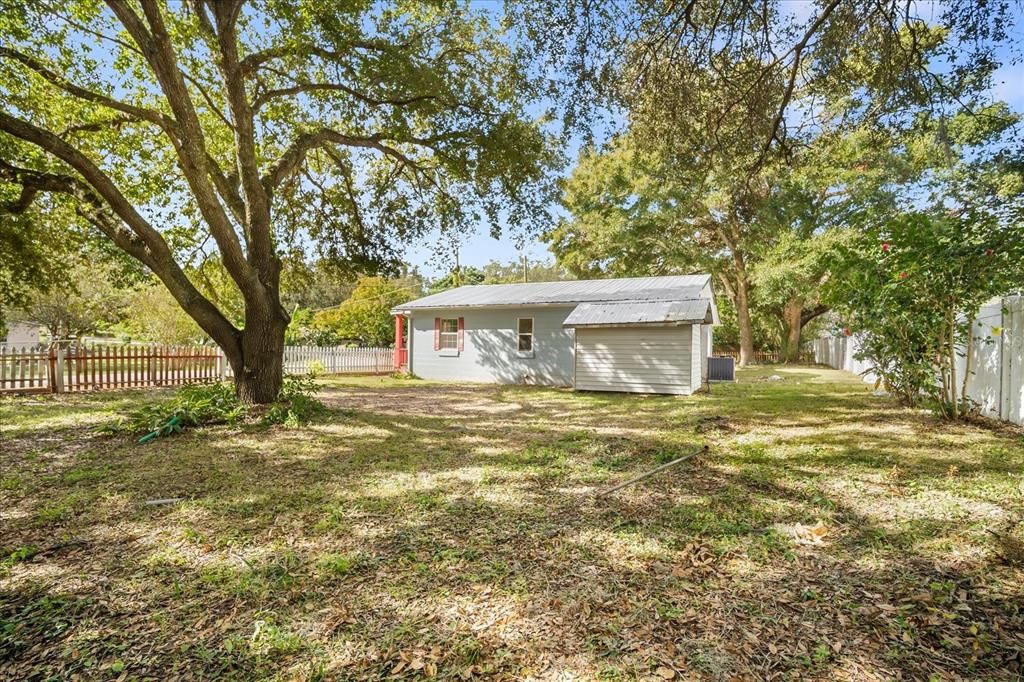 For Sale: $225,000 (2 beds, 1 baths, 1136 Square Feet)