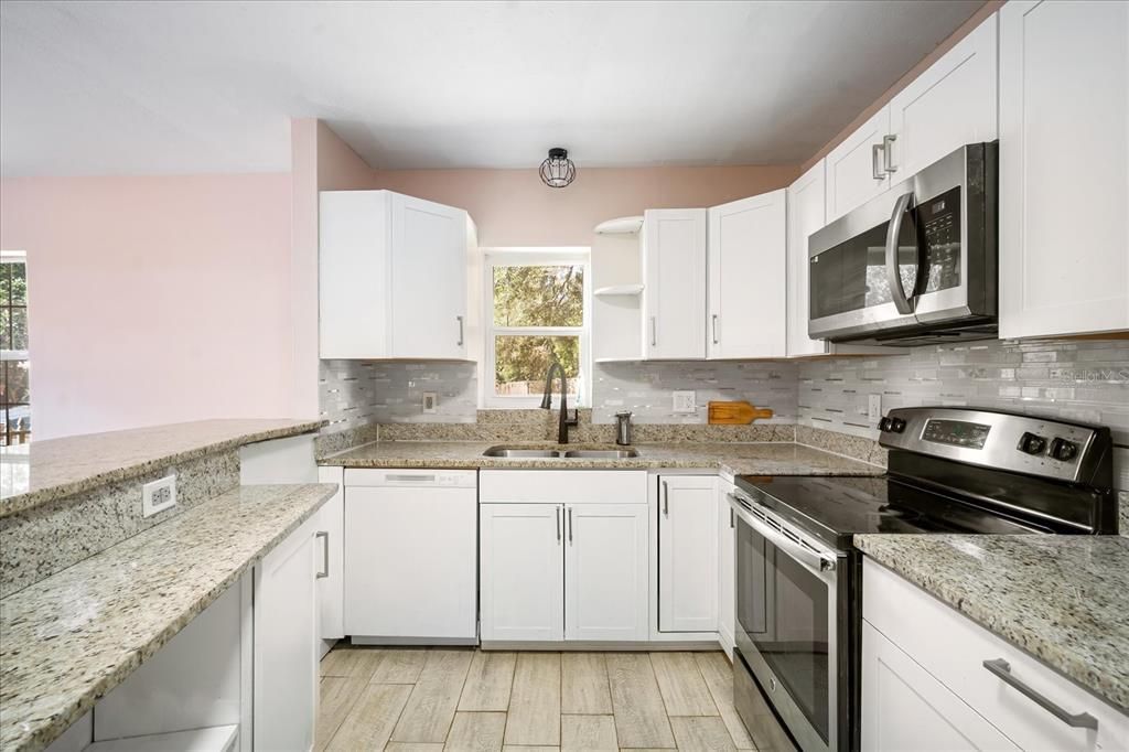 For Sale: $225,000 (2 beds, 1 baths, 1136 Square Feet)