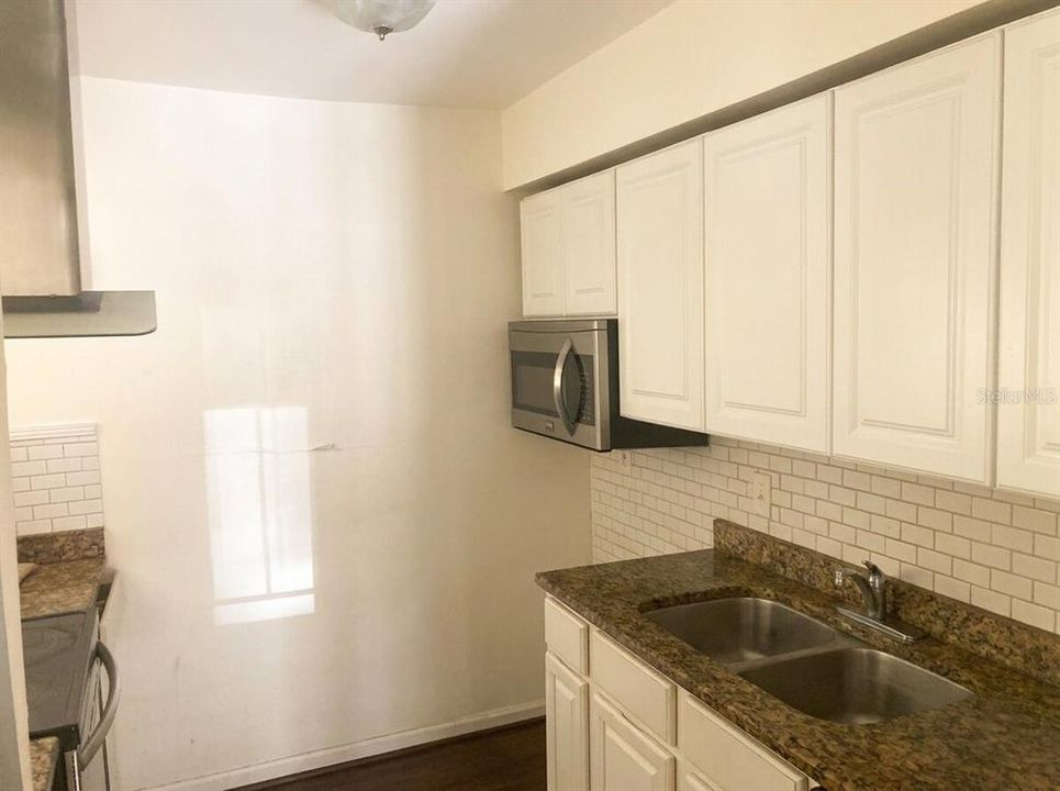Active With Contract: $68,000 (1 beds, 1 baths, 707 Square Feet)