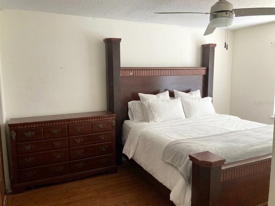 Active With Contract: $68,000 (1 beds, 1 baths, 707 Square Feet)