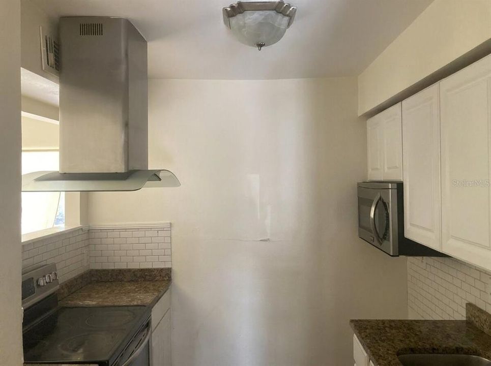 Active With Contract: $68,000 (1 beds, 1 baths, 707 Square Feet)