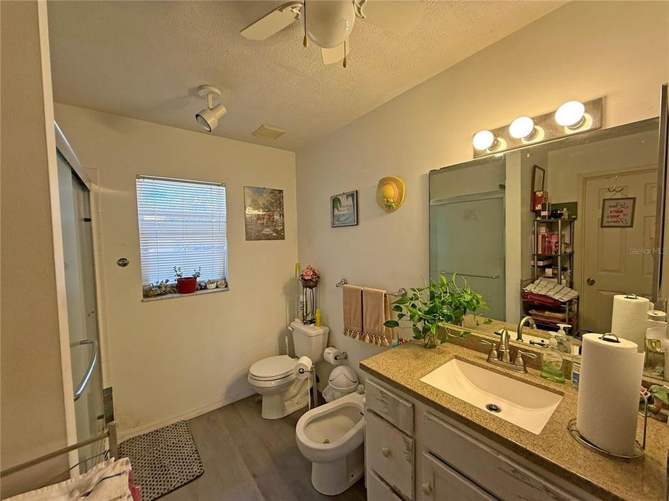 For Sale: $209,900 (2 beds, 2 baths, 1098 Square Feet)