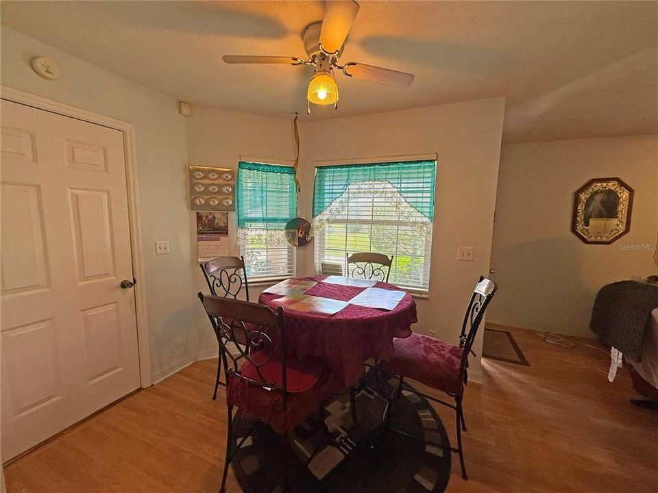 For Sale: $209,900 (2 beds, 2 baths, 1098 Square Feet)