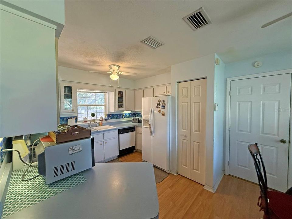 For Sale: $209,900 (2 beds, 2 baths, 1098 Square Feet)