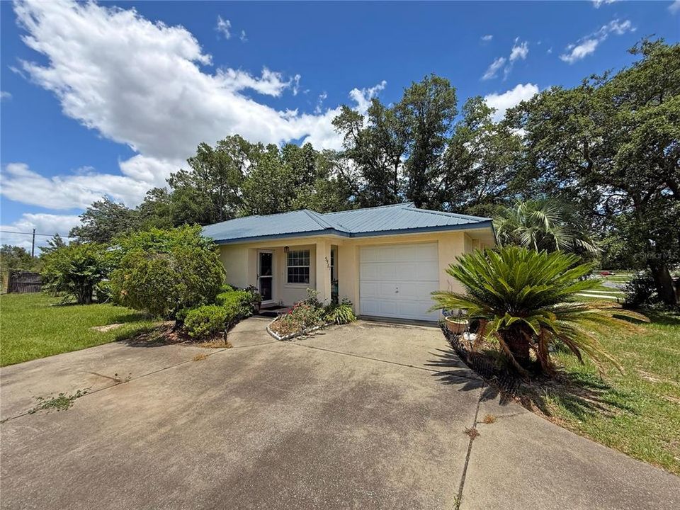 For Sale: $209,900 (2 beds, 2 baths, 1098 Square Feet)