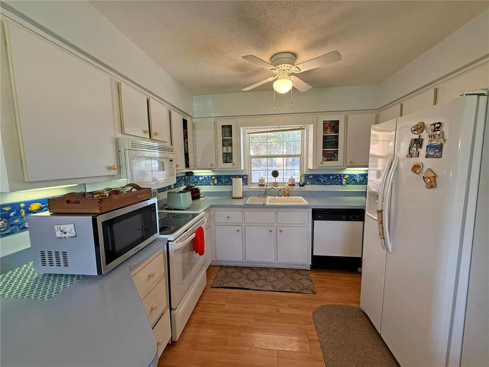For Sale: $209,900 (2 beds, 2 baths, 1098 Square Feet)
