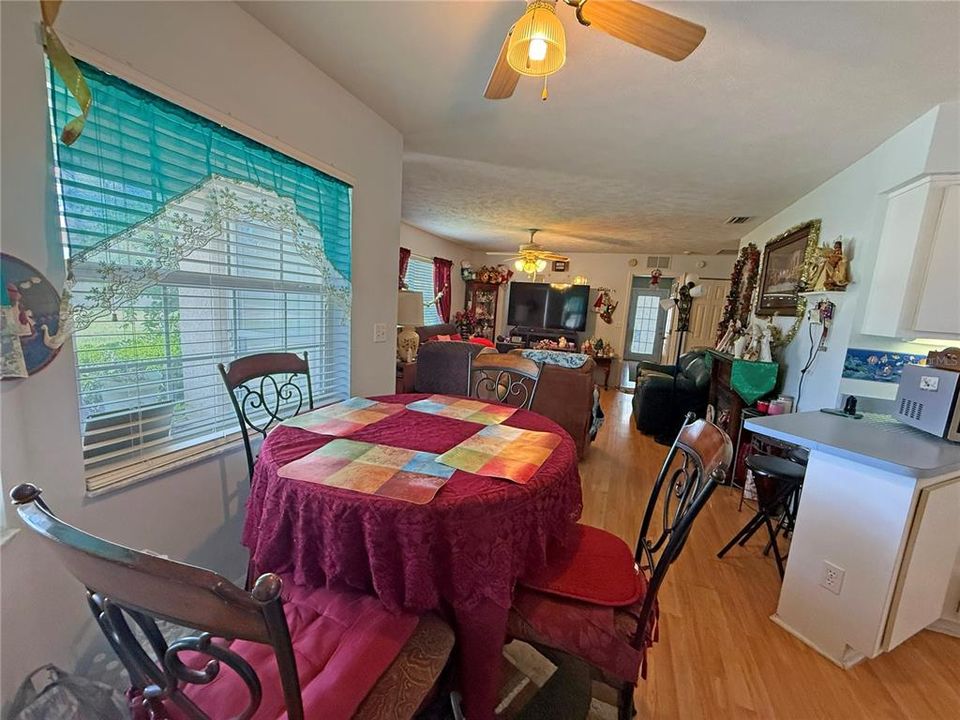 For Sale: $209,900 (2 beds, 2 baths, 1098 Square Feet)