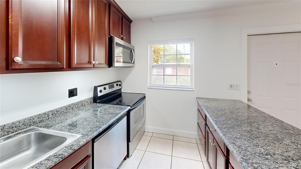For Sale: $145,000 (1 beds, 1 baths, 537 Square Feet)
