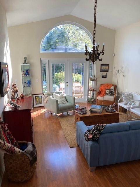 For Rent: $2,340 (3 beds, 2 baths, 1247 Square Feet)
